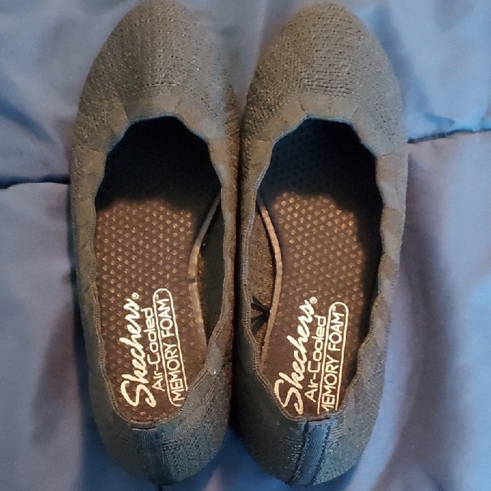 Like New Skechers Women's Black Knit Flats